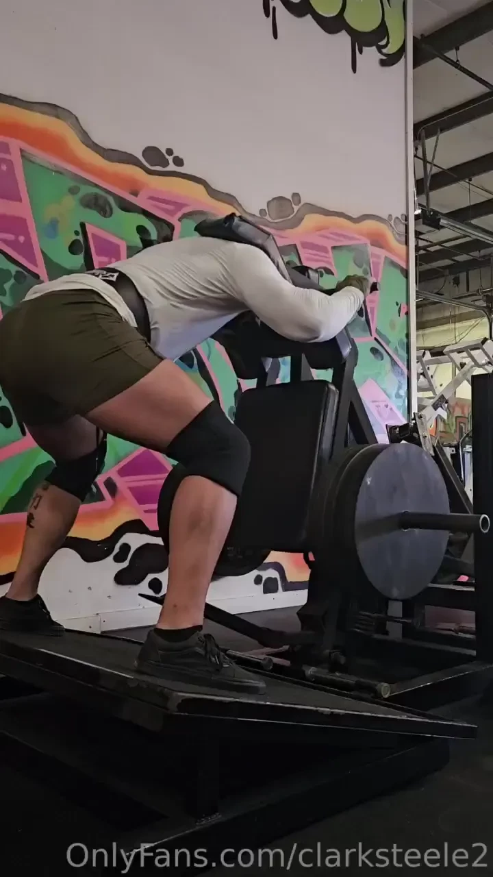 Some leg day workouts and a clip of that booty part 1 
