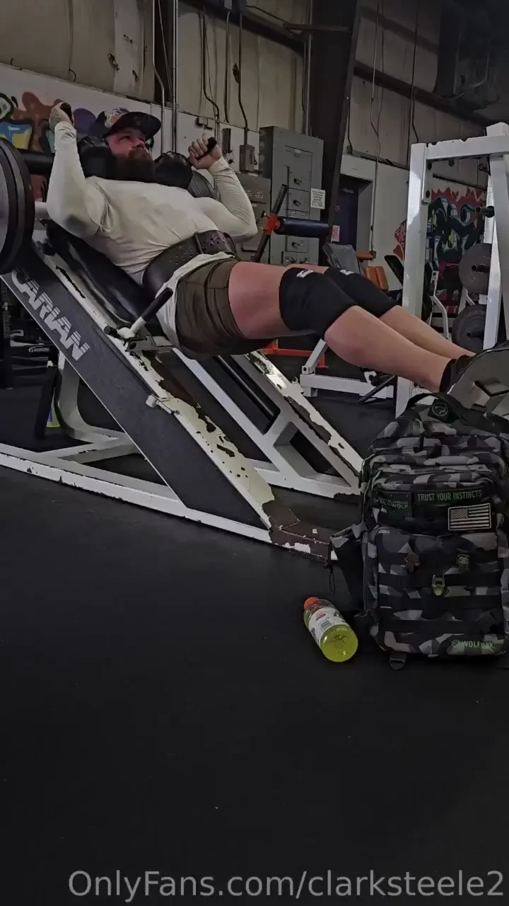 Some leg day workouts and a clip of that booty part 2 