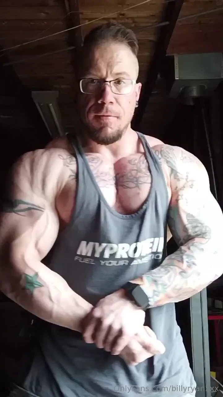 Quick little pose sesh for y all to all my fans that have custom 