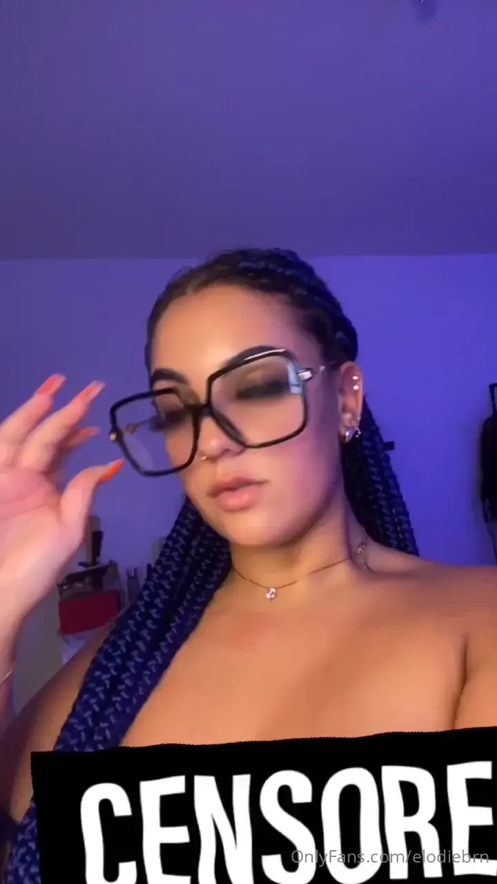 Tu veux la voir sans censure et longue babe 