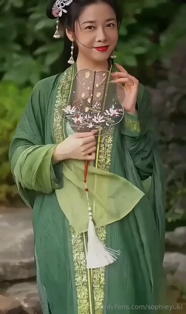 Is this pretty fyp trans asian 