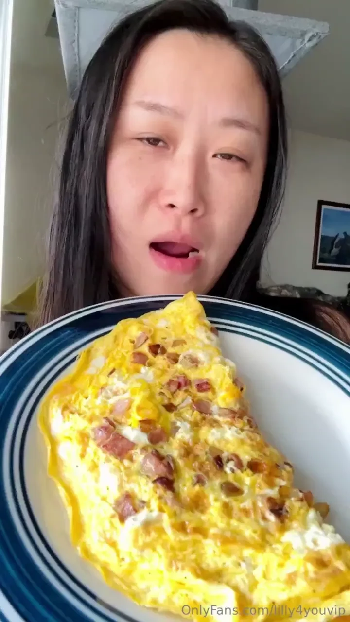 Are you the one who eat eggs with ketchup or naaaaaaaaaaahhhhh 