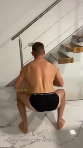 Pues me ha dado por hacer sentadillas en mi casa quer is que las haga