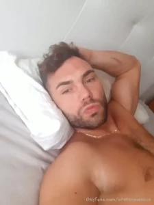 Hola carino yo duermo as siempre listo jeje cu ntame c mo duermes tu