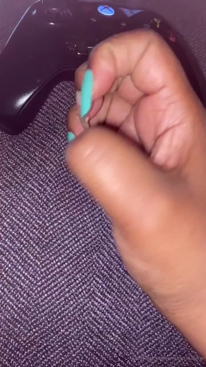 I kinda wanted to hop on live tonight then i remembered i m only in a 