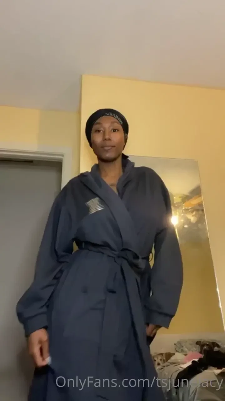 Helllllllllp which dress should i wear for my galentines dinner billie 