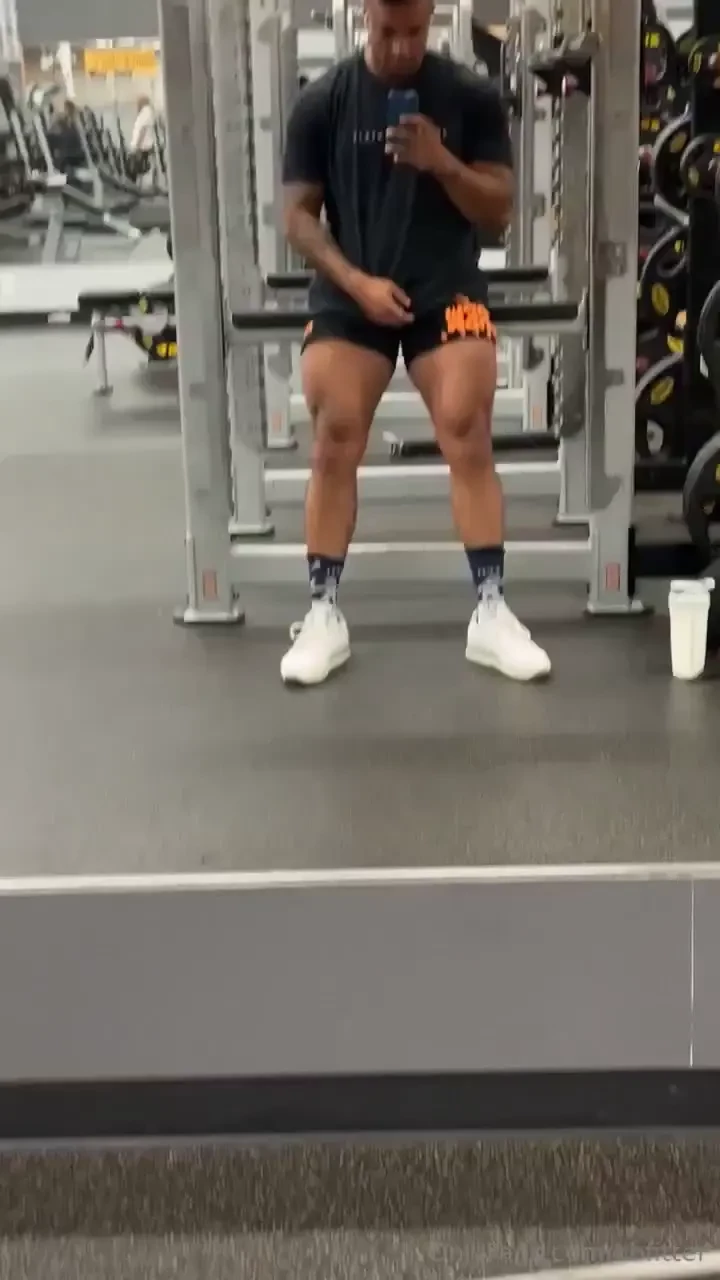 Whose getting on ther knees to rub these quads out 