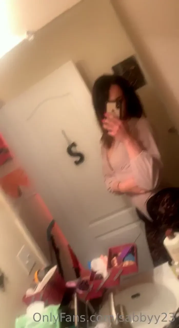 I was definitely feeling myself too hard in this outfit 