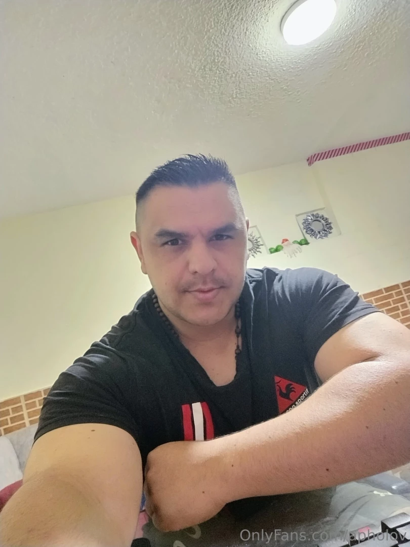 Hello welcome everyone we are ready to do personalized shows photos 