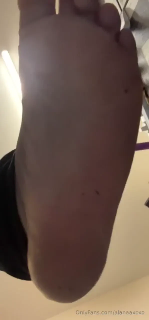 You re already leaking aren t you just the thought of my giantess feet 