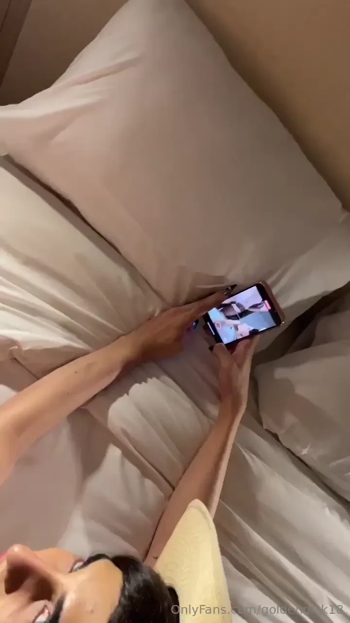 The cowboy finally found someone to calm his snake in the wild west 