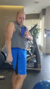 After the beach i changed went to gym that machine is difficult for