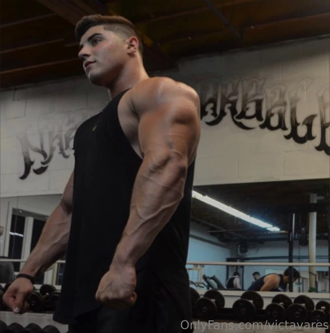 Flexing this body to make you beg for more are you ready 