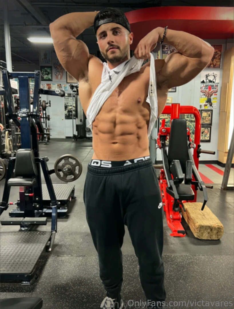 Got my abs flexing care to see what else i can flex 