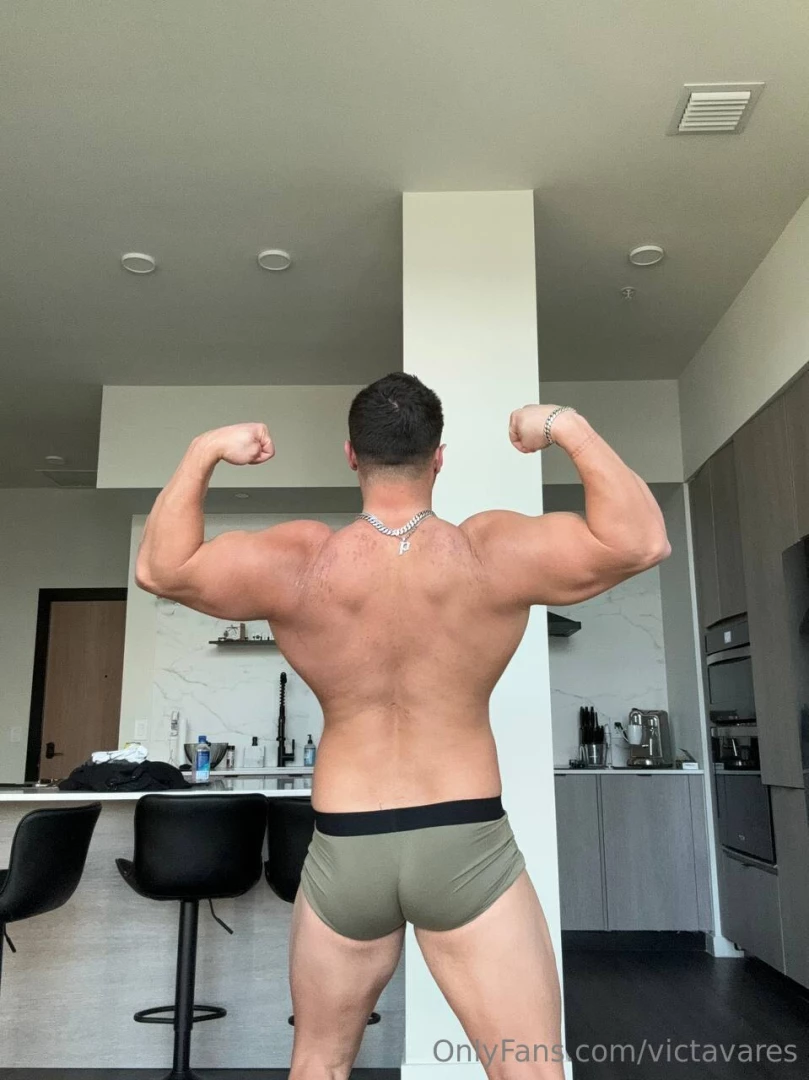 Do you like how i flex my bicep like this 