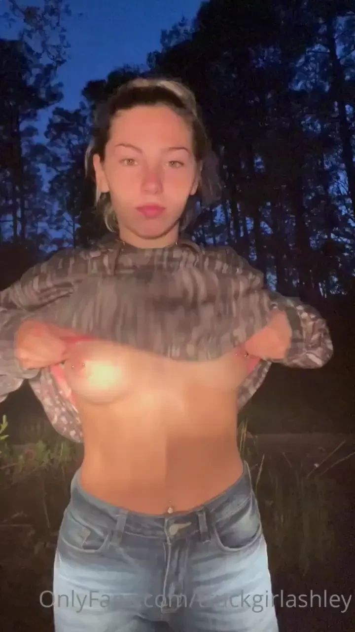 I don t dance in headlights i flash and play with my titties in the 