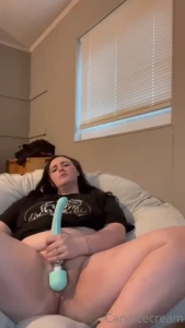 Happy sunday babes here s some pussy play for you