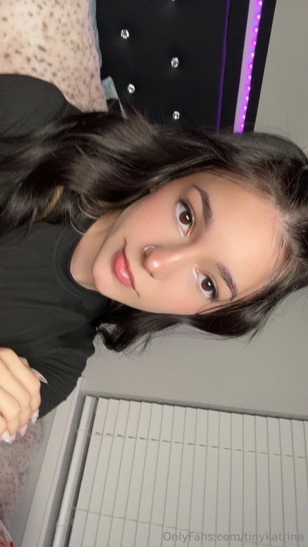 Staring game with ya 