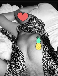 Love relaxing on my bed send meg ei melding hvis du nsker se mere