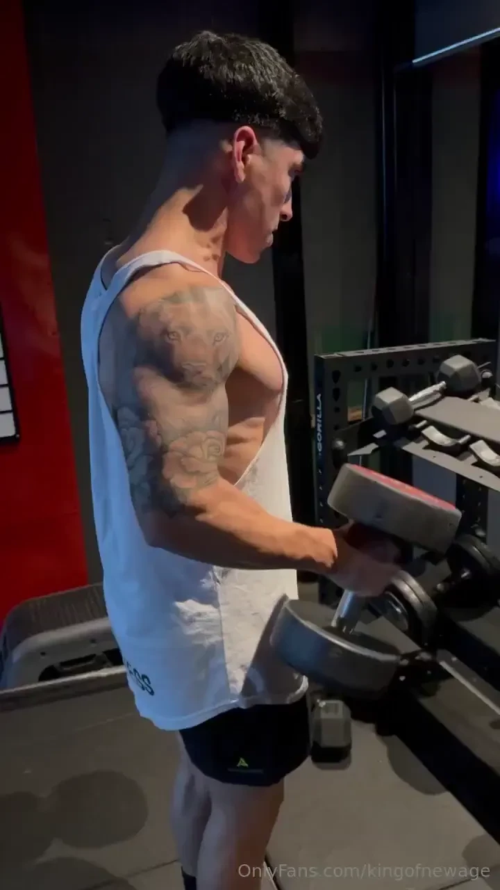 Entrenando duro y esculpiendo este cuerpo para que le pases la lengua 