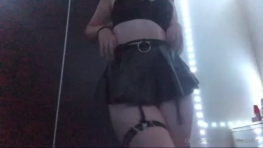 Sexy striptease for yall 