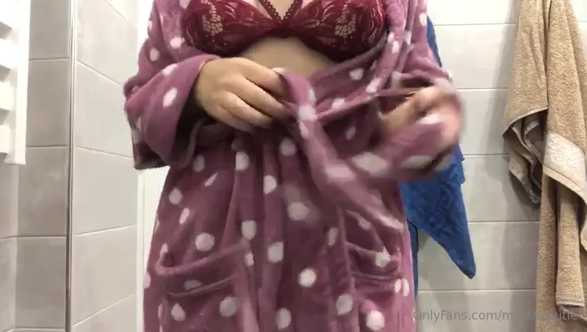 What would u do if i showed up in this outfit 
