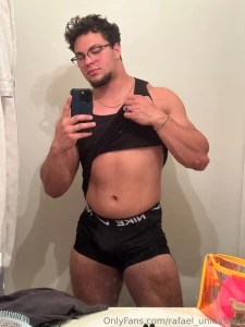 So horny rn dm me if u wanna see