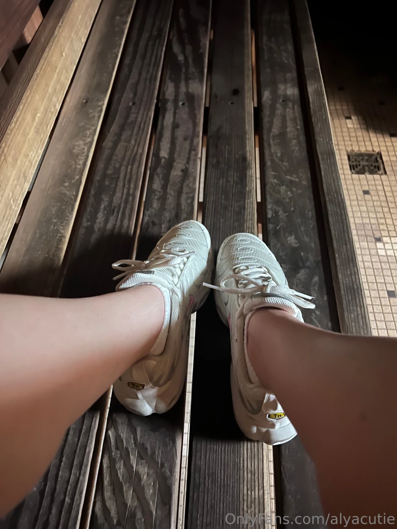 I know exactly how bad you want to smell my socks after a sauna 