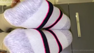 She tried to give me a sneaky sockjob while her family is home 2