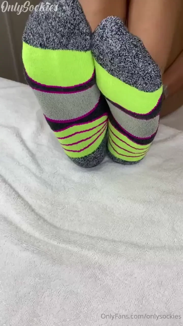Neon green rare puma sock foot tease photos 