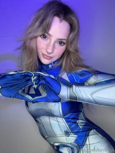 Hiiii sue storm cosplay s