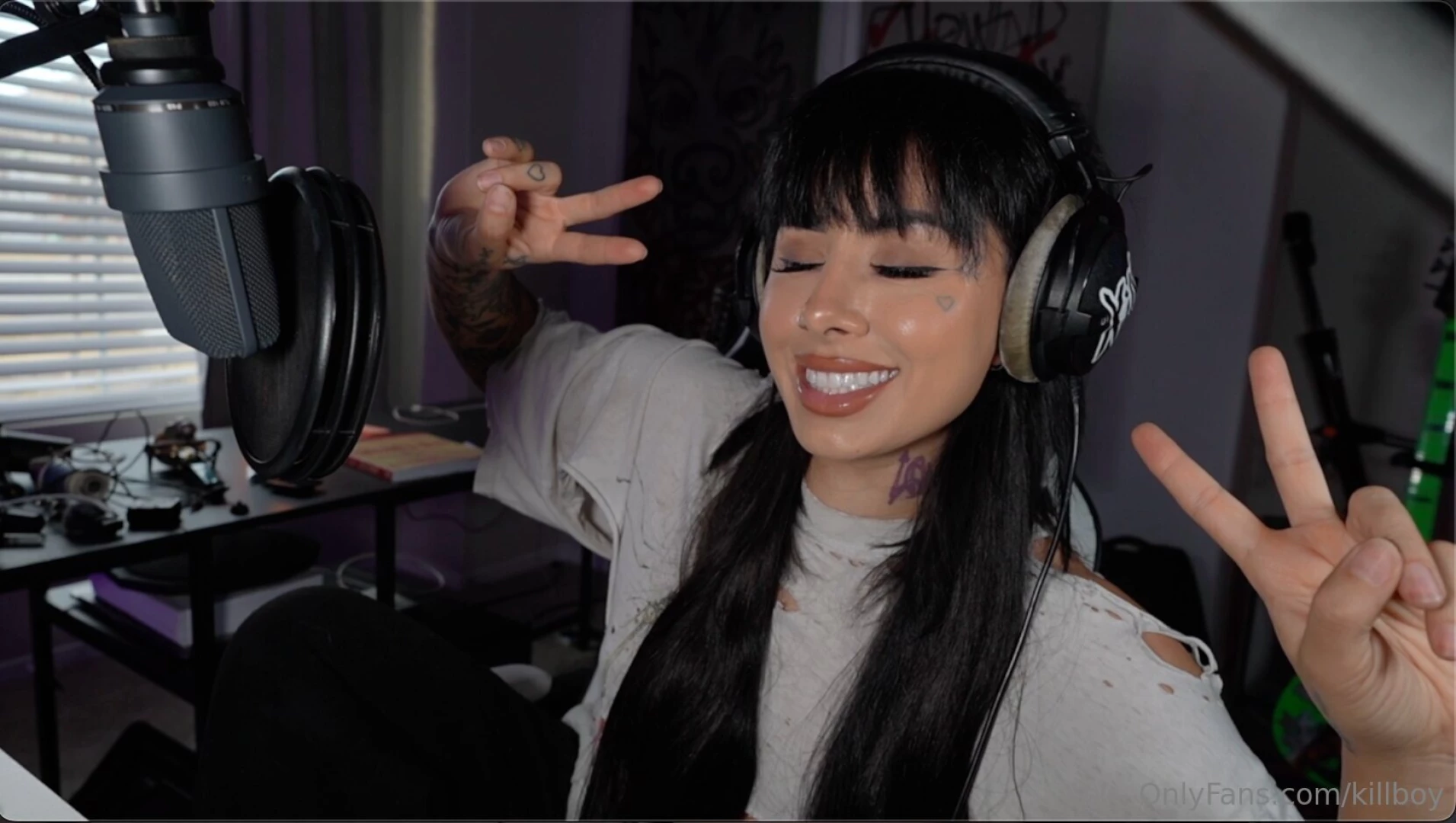 Been streaming every day turn on your notification bells for me on 