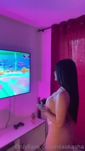 Me aburr de jugar solita vienes a mi dm a jugar