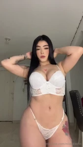 Te gusta mi movimiento de cadera do you like my hip movement