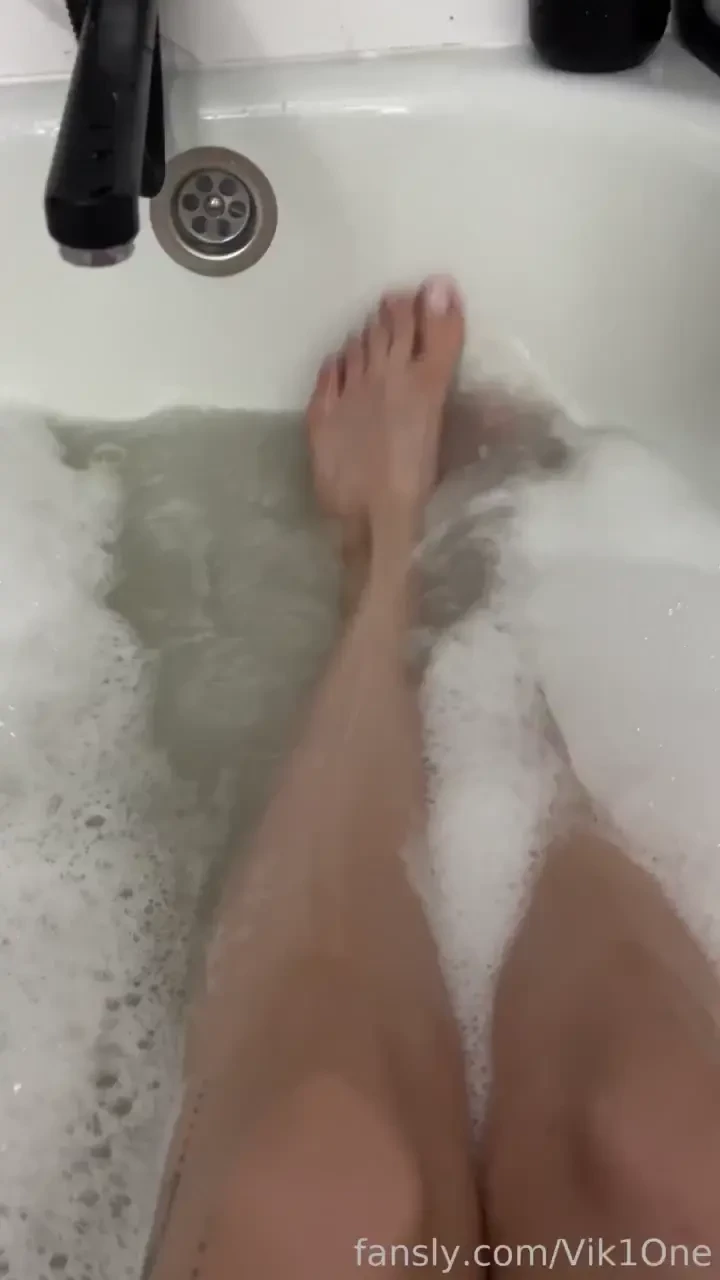 Want to wash my legs in the foam vik1one foam bathroom bathtub feet 