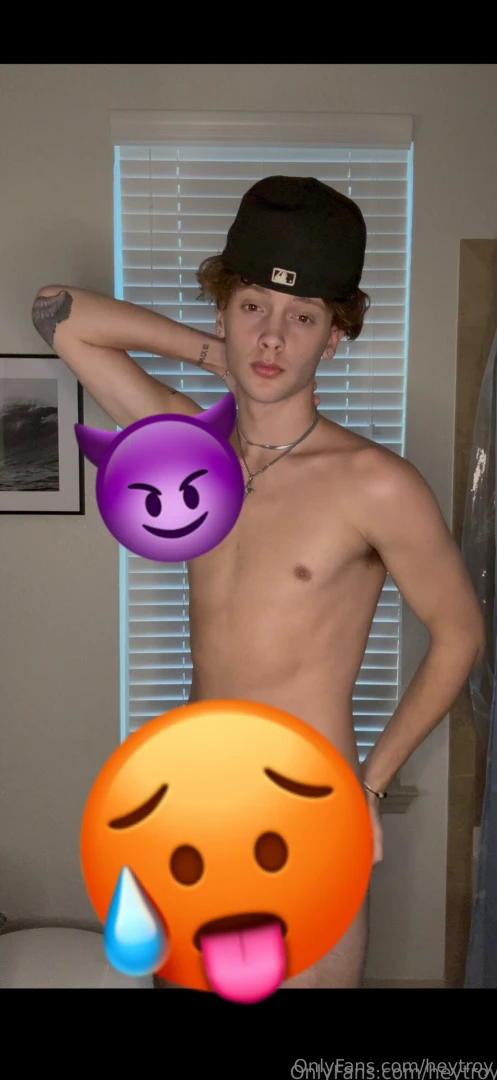 Worship my armpits and my dick 