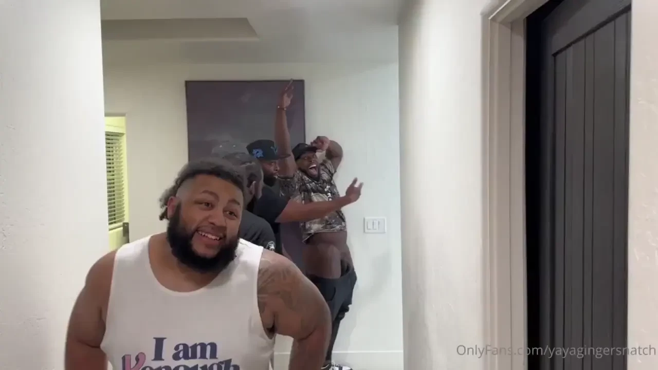 This is how i make a grand entrance i love when my porn boo 
