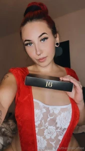 Hey heute im 16 p ckchen war ein kleiner analdildo ich pr sentiere ihn