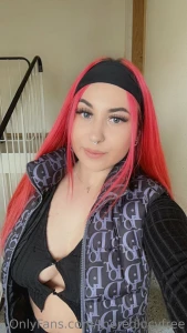 Hey baby ich gehe jetzt ein bisschen shoppen ich hoffe mein outfit gef