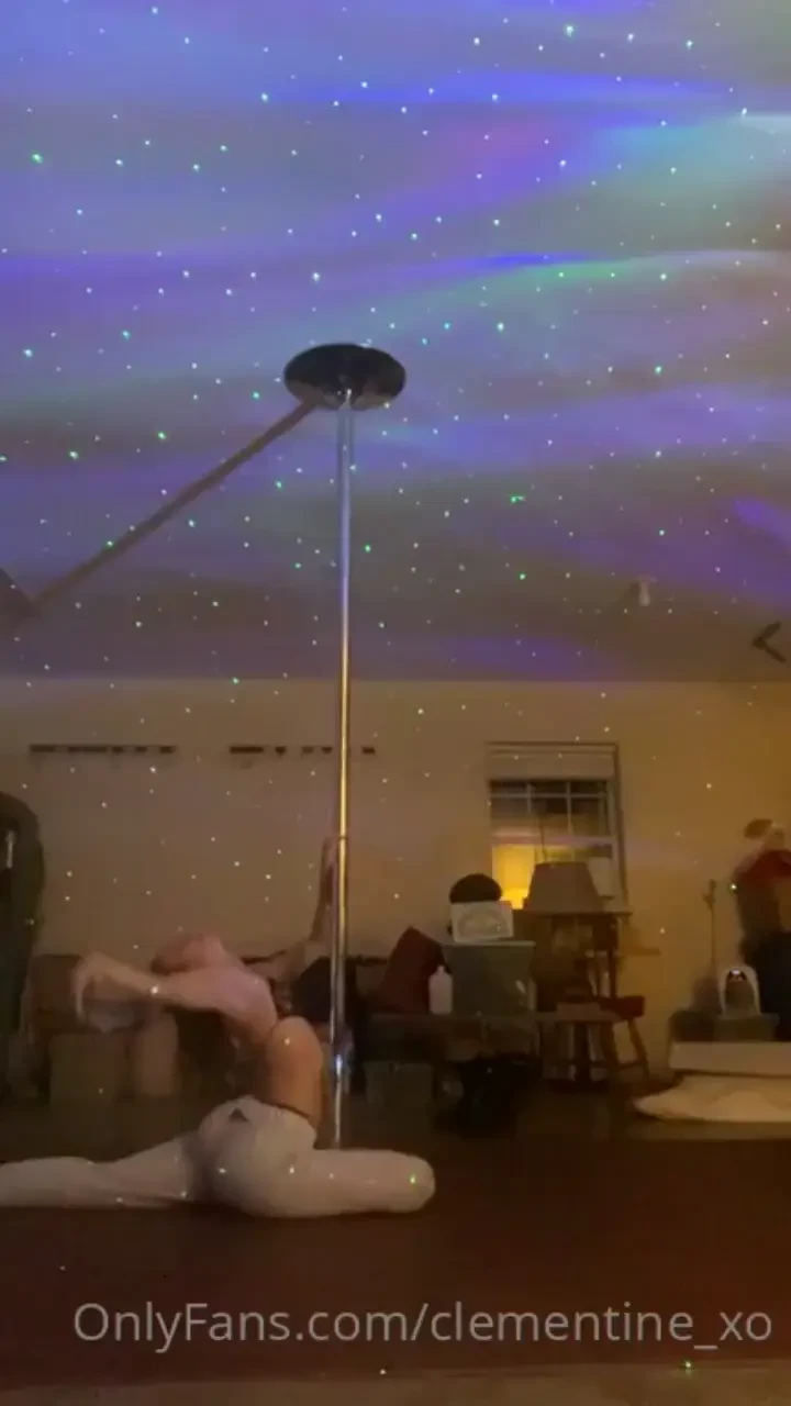 Sensual dance is one of the favorite things everrrr who wants a lap 