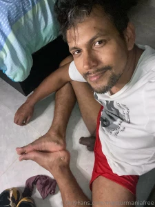 I come from walking with sweaty feet i masturbate until i come