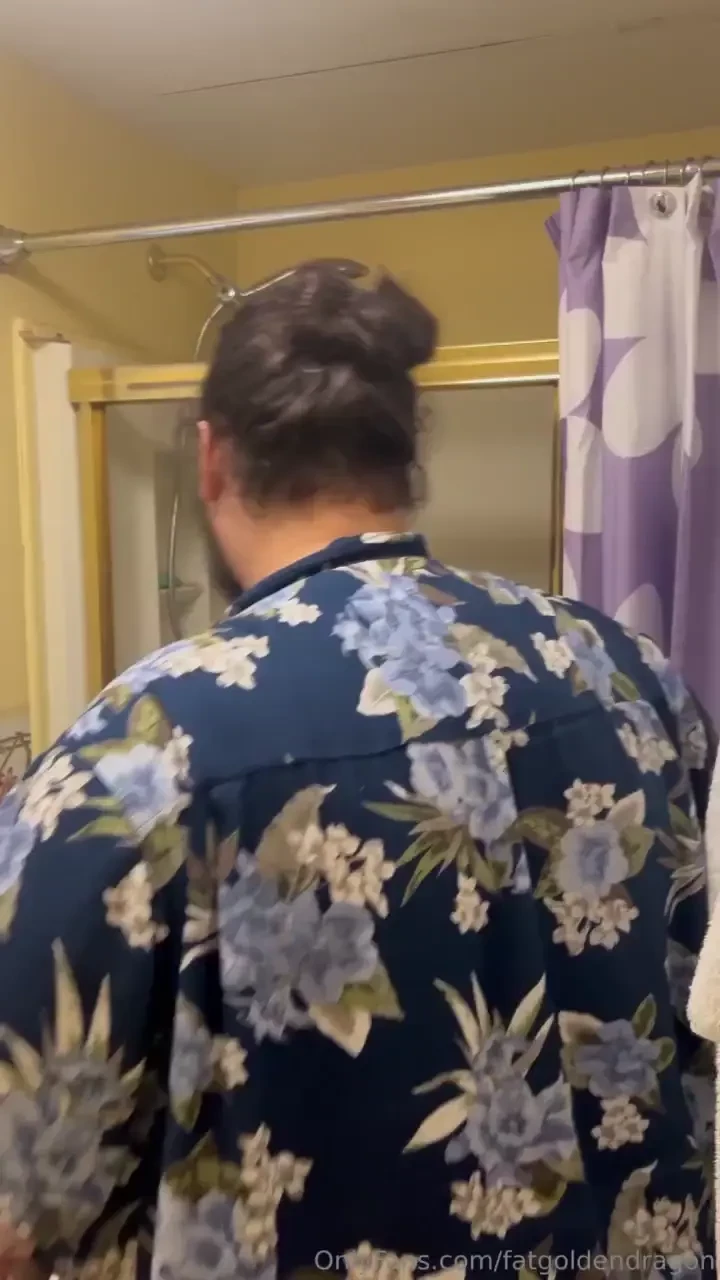 Preparing for a shower without a tripod or some fancy mounting thing 