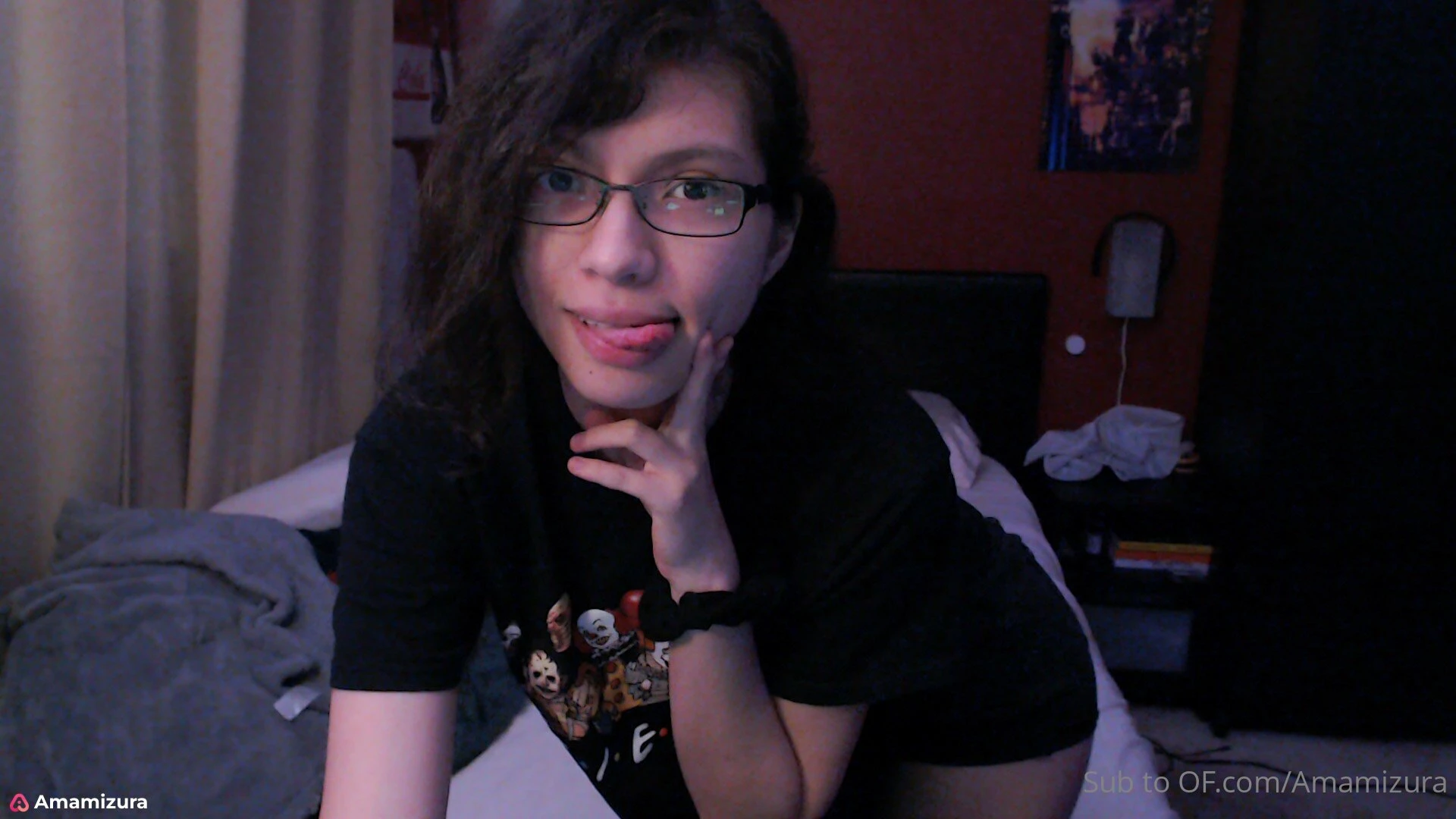 I m live come hang out with me let s see what we can get up to 