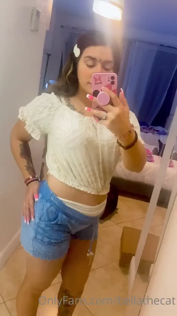 Upon unlock you shall see juicy full tits roight in your face a light 