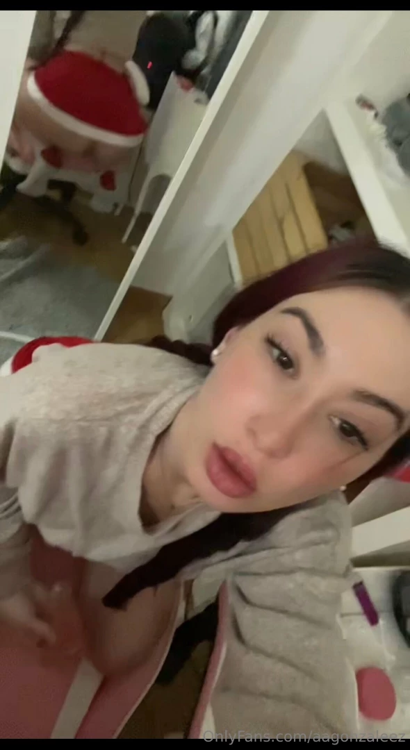 Mira como me ahogo lamiendo y babeando la tuya me entrar a entera 