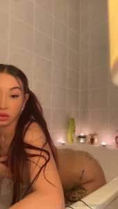 Una ducha de azotes y tocamientos mira c mo dejo bien rojo mi culo part 1