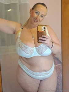 Happy monday from mommy come and message me if you want a present part 3