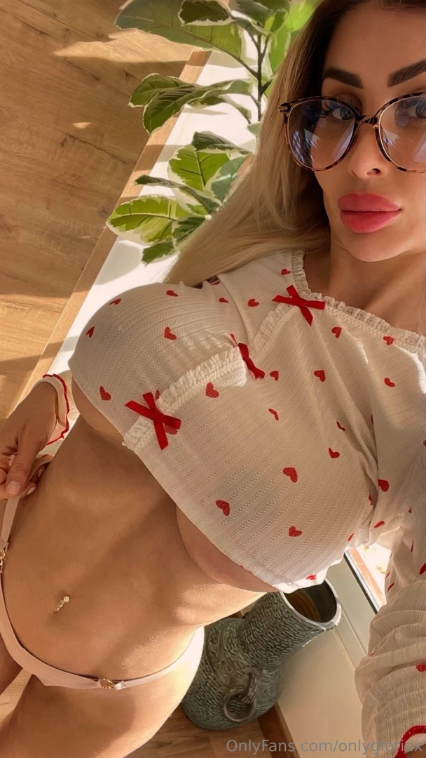 Hey babe how s going your week already and i m going to make content 