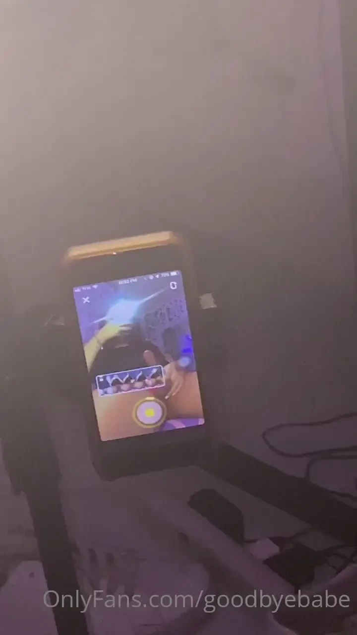 Mmmmm i m so horny and high 