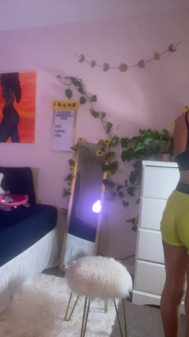 Stream started at 05 11 2023 01 10 am instead of trying on outfits for 